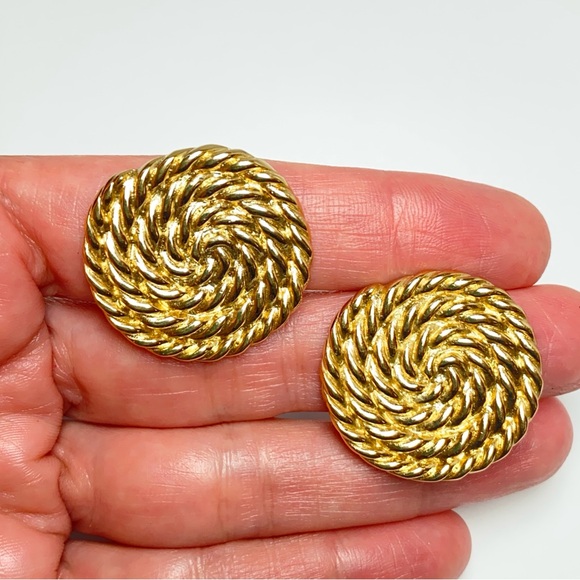 Vintage Richelieu Large Gold Tone Round Twist Rope Spiral Disk Clip On Earrings - Picture 2 of 8